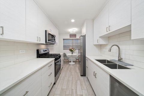 Tiny photo for 415 S Maple Avenue #202, Oak Park, IL 60302 (MLS # 12611735)