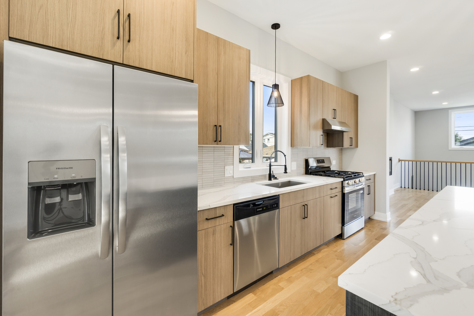 6016 S MAYFIELD Avenue