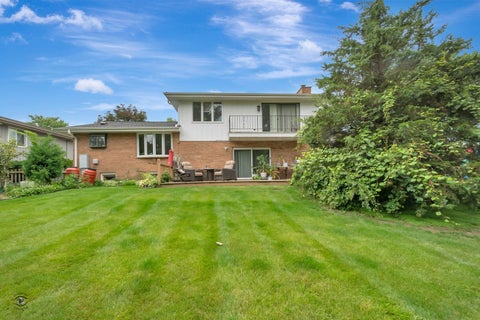 Tiny photo for 628 Camelot Drive, Burr Ridge, IL 60527 (MLS # 12692569)