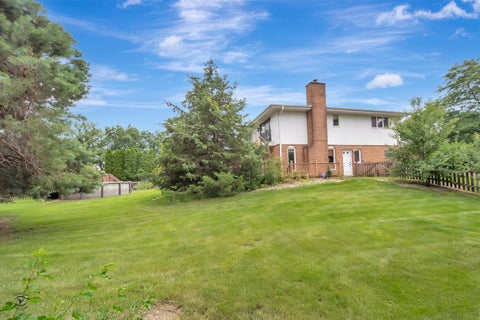 Tiny photo for 628 Camelot Drive, Burr Ridge, IL 60527 (MLS # 12692569)