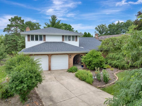 Photo of 628 Camelot Drive, Burr Ridge, IL 60527 (MLS # 12692569)