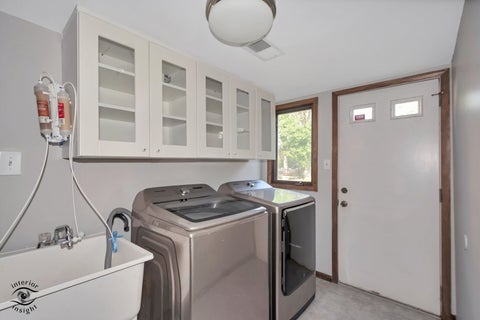 Tiny photo for 628 Camelot Drive, Burr Ridge, IL 60527 (MLS # 12692569)