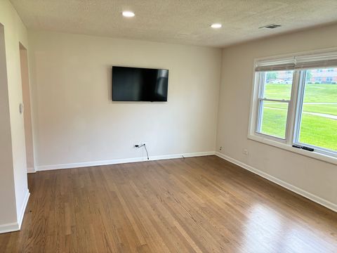 Tiny photo for 209 W Johnson Street #1B, Palatine, IL 60067 (MLS # 12549649)