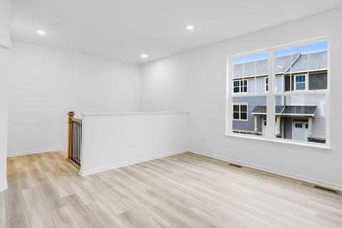 Tiny photo for 422 Red Oak Circle, Volo, IL 60020 (MLS # 12626549)