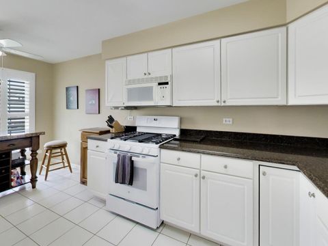 Tiny photo for 634 Kendallwood Court, Crystal Lake, IL 60014 (MLS # 12626114)