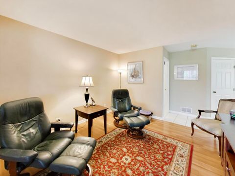 Tiny photo for 634 Kendallwood Court, Crystal Lake, IL 60014 (MLS # 12626114)