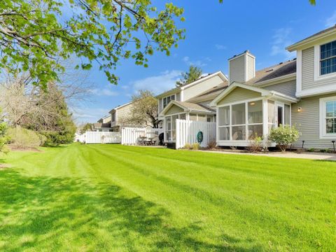 Tiny photo for 634 Kendallwood Court, Crystal Lake, IL 60014 (MLS # 12626114)