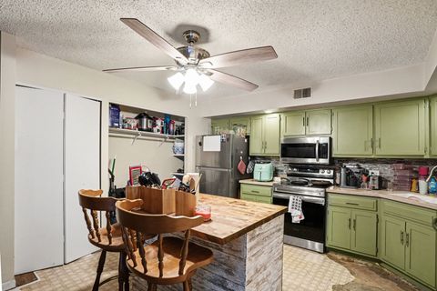 Tiny photo for 1484 N Rock Run Drive #3c, Crest Hill, IL 60403 (MLS # 12576514)