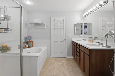 Tiny photo for 163 EASTON Drive, Gilberts, IL 60136 (MLS # 12694345)
