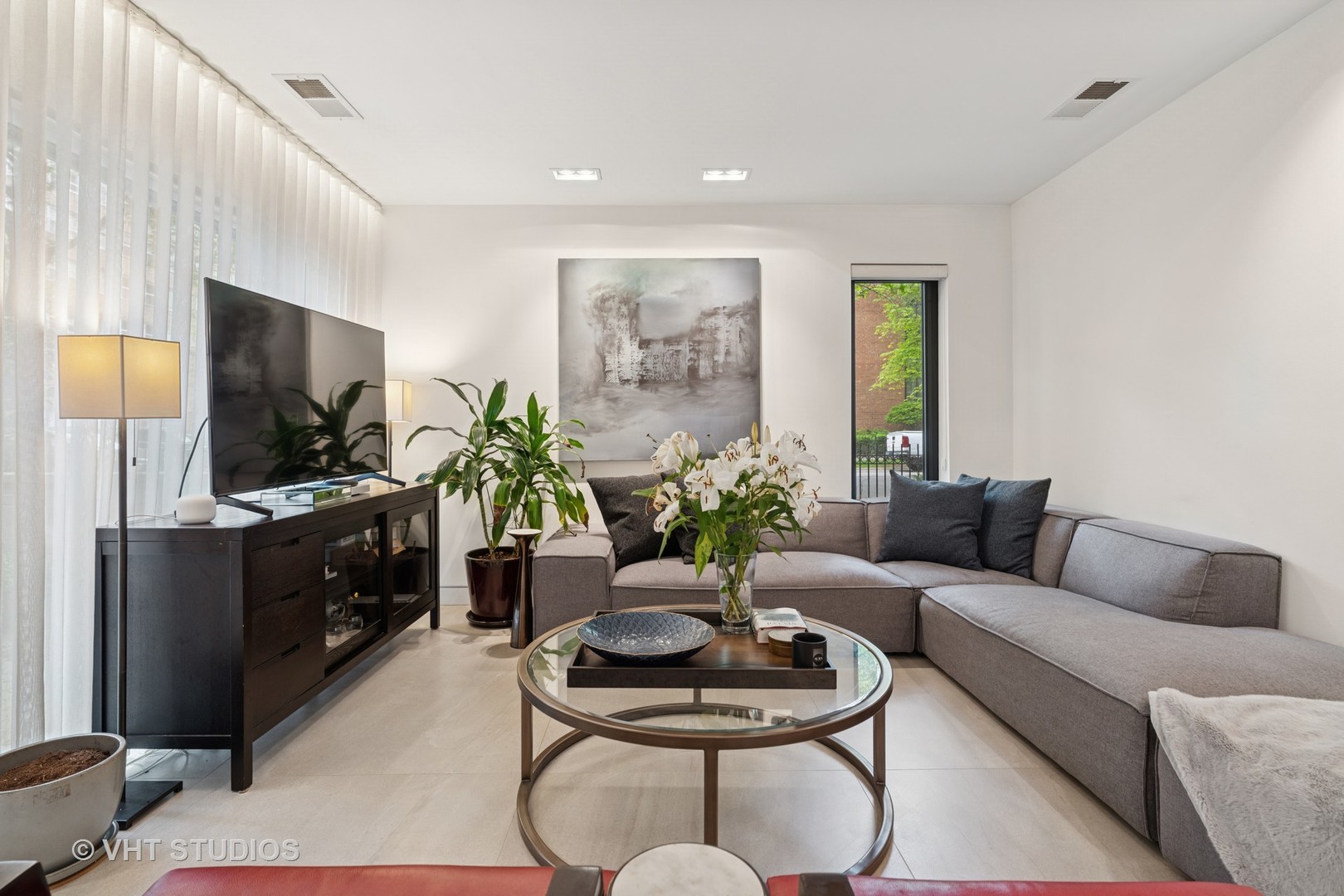 345 W BARRY Avenue 8