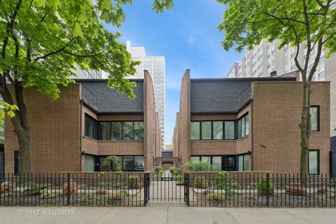 345 W BARRY Avenue 8 Chicago IL 60657