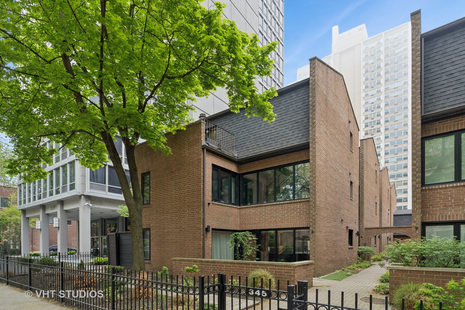 345 W BARRY Avenue 8