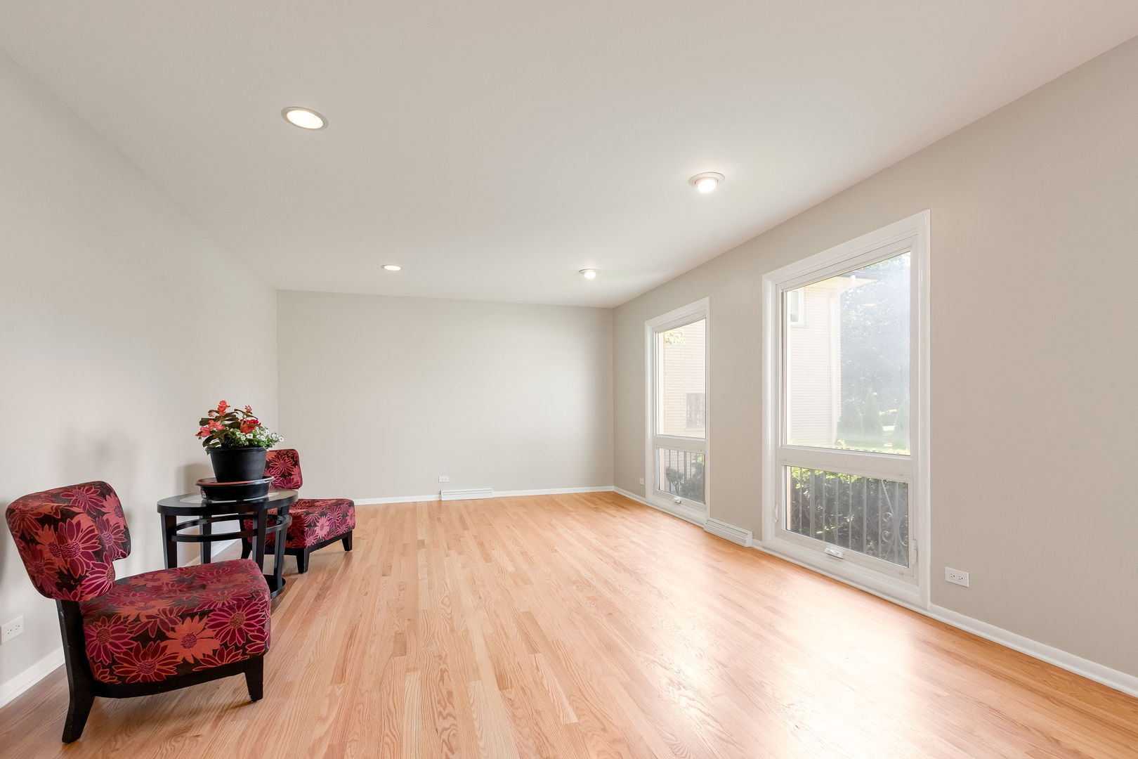 3528 Riverside Drive