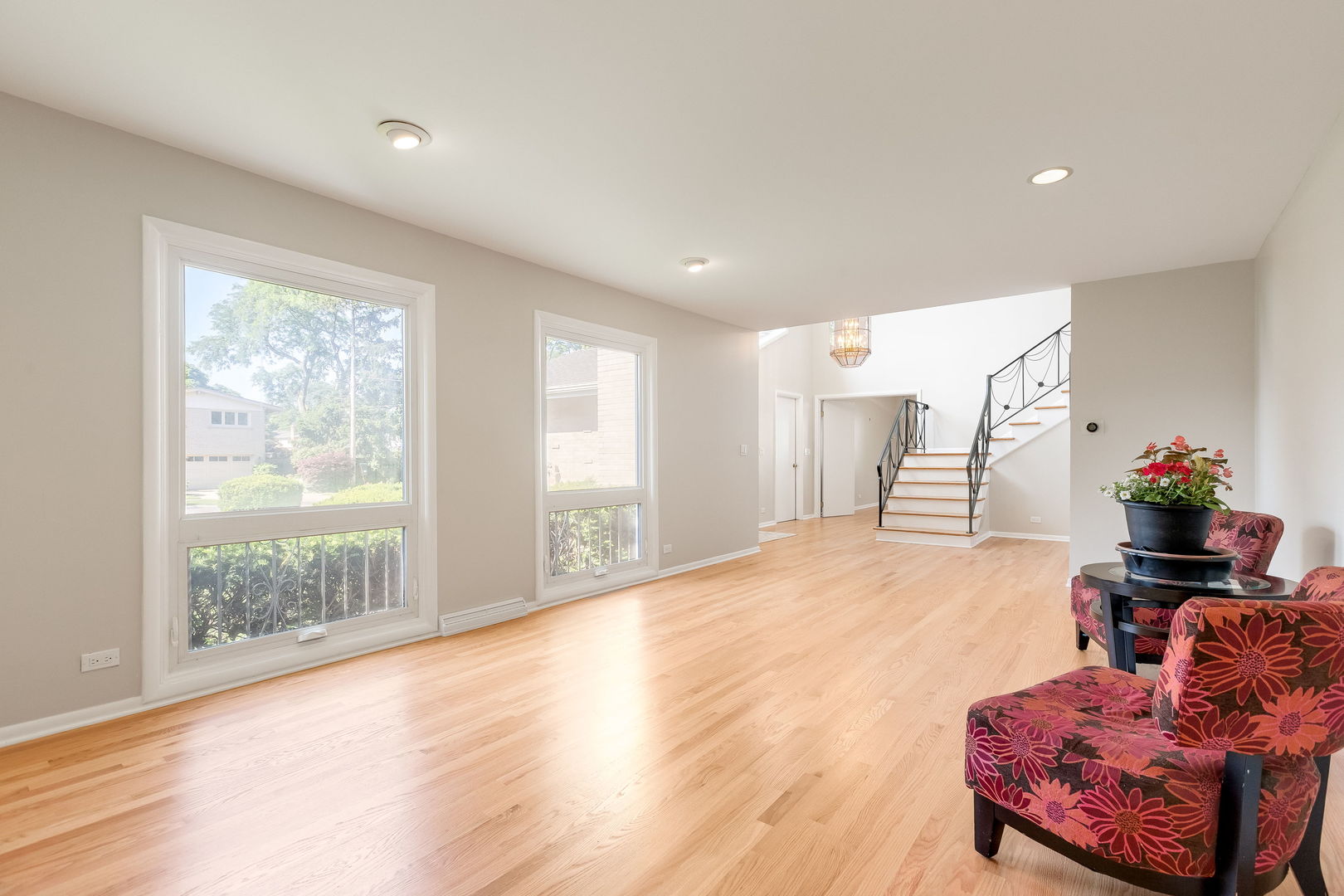 3528 Riverside Drive