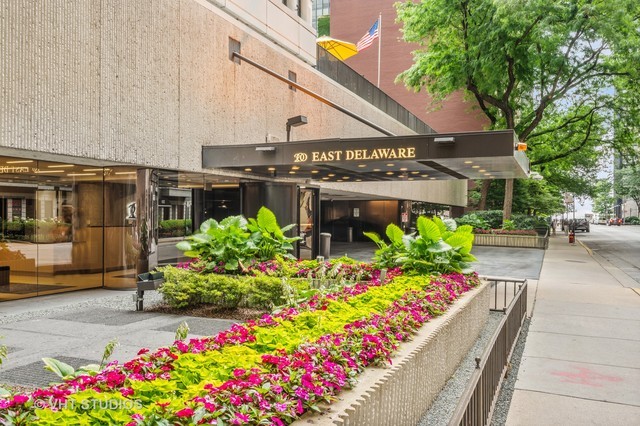 200 E Delaware Place 4DE