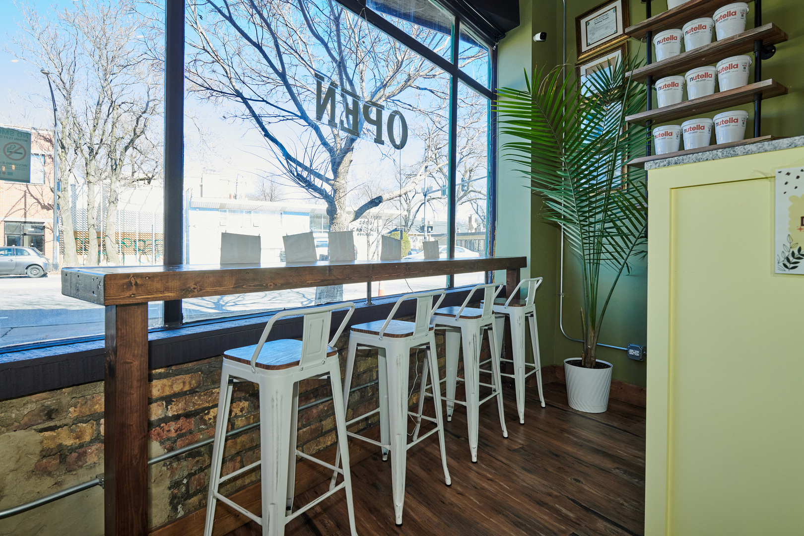 2607 W PETERSON Avenue