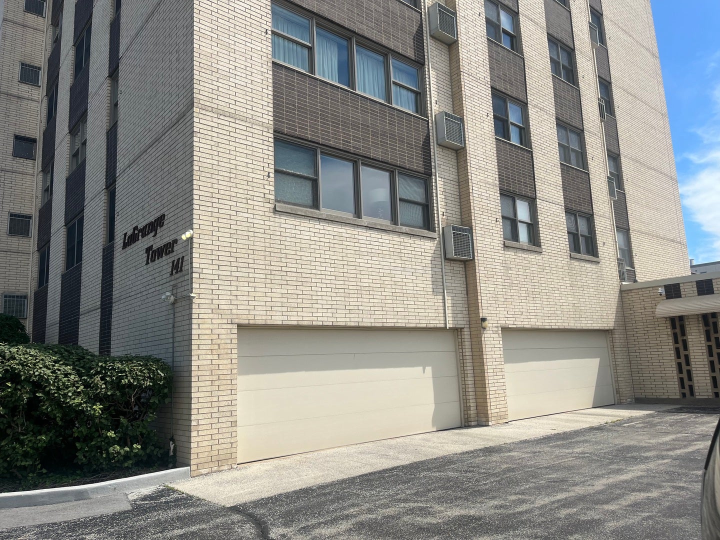 141 N La Grange Road 802