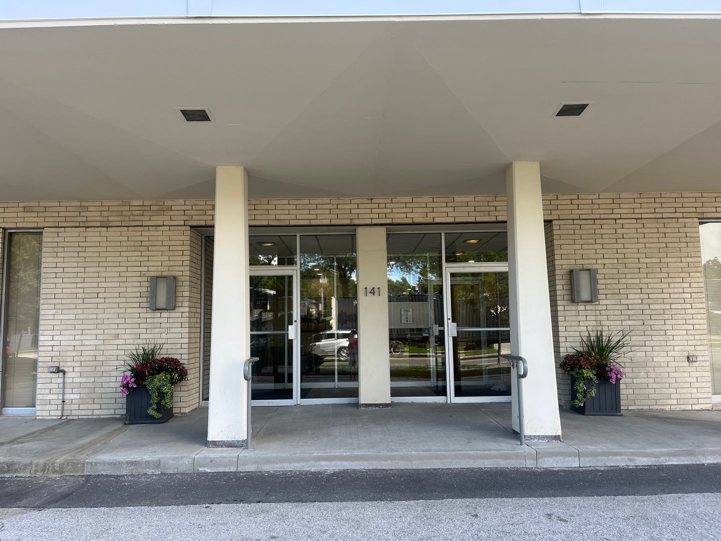 141 N La Grange Road 802