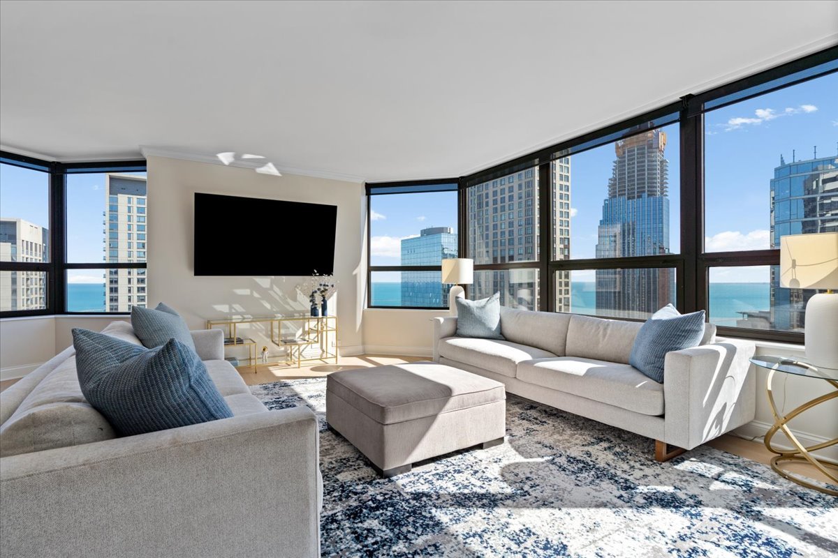 400 E Ohio Street 4203