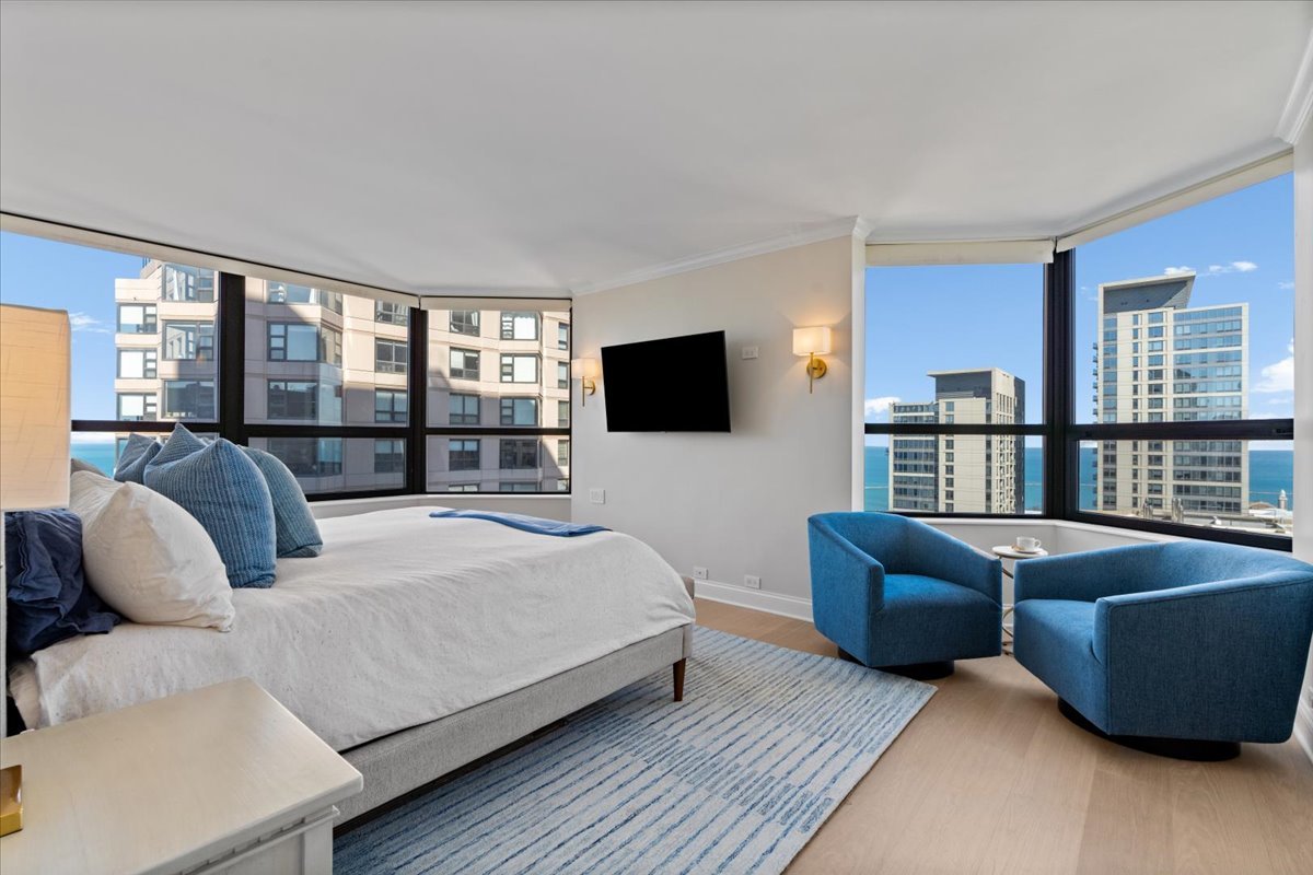 400 E Ohio Street 4203