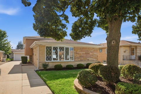 Photo of 6204 N Emerson Street, Rosemont, IL 60018 (MLS # 12690153)