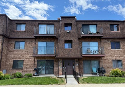 Photo of 718 Cobblestone Circle #C, Glenview, IL 60025 (MLS # 12648375)