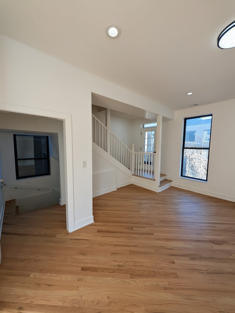 916 N Noble Street 2F