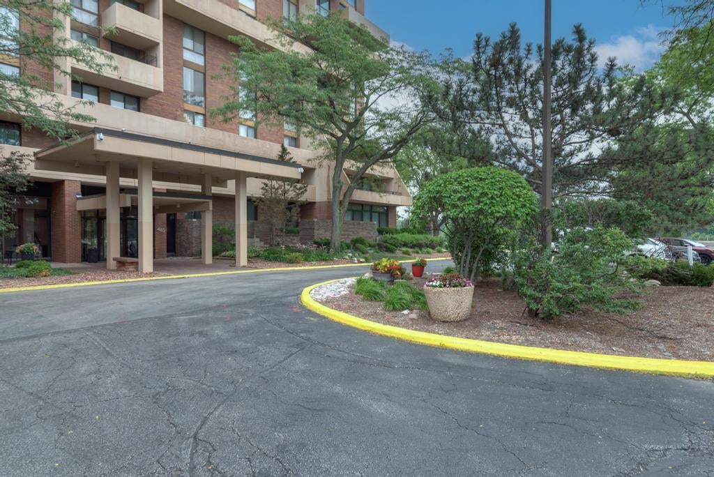 465 W Dominion Drive 204
