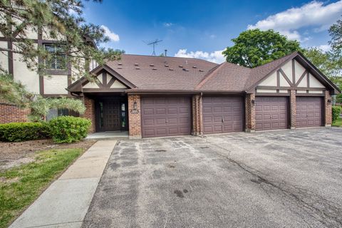 1044 Creekside Court 2A Wheeling IL 60090