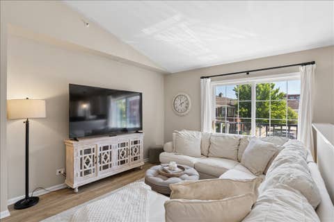 Tiny photo for 1116 Kensington Drive #21-A1, Northbrook, IL 60062 (MLS # 12734848)