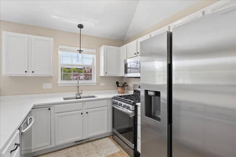 Tiny photo for 1116 Kensington Drive #21-A1, Northbrook, IL 60062 (MLS # 12734848)