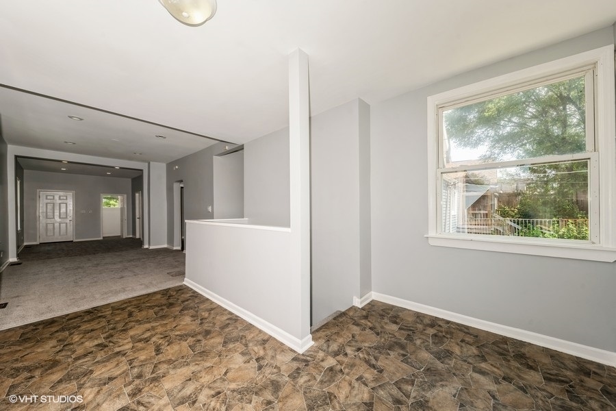 1505 E 76th Place