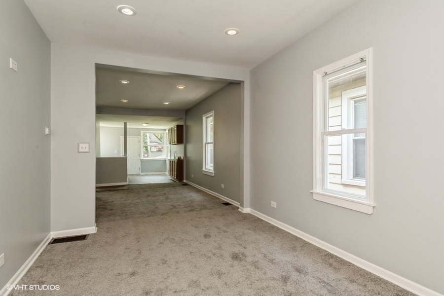 1505 E 76th Place