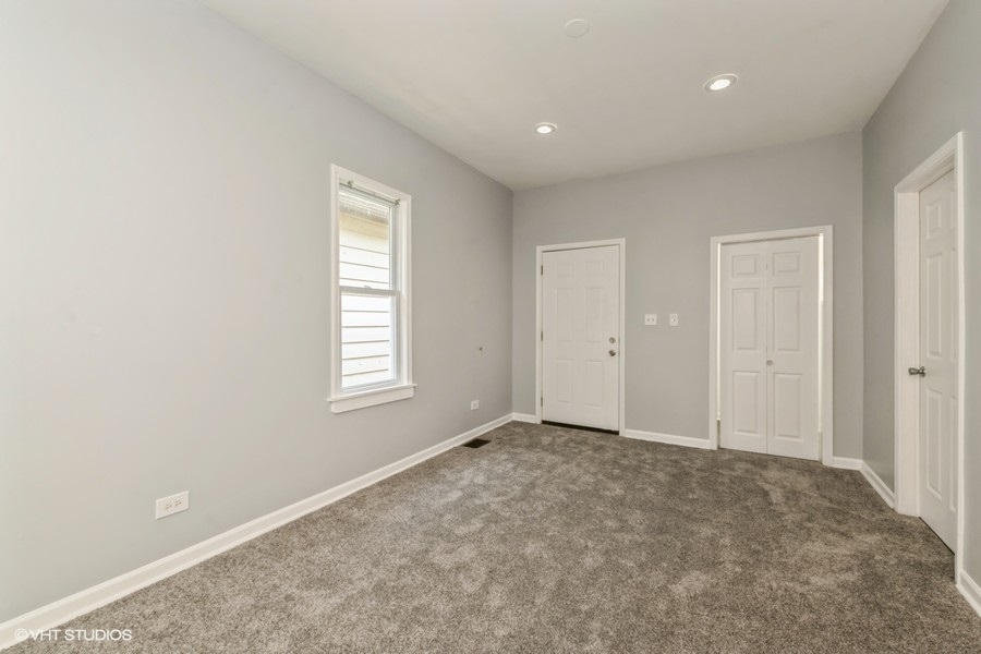 1505 E 76th Place