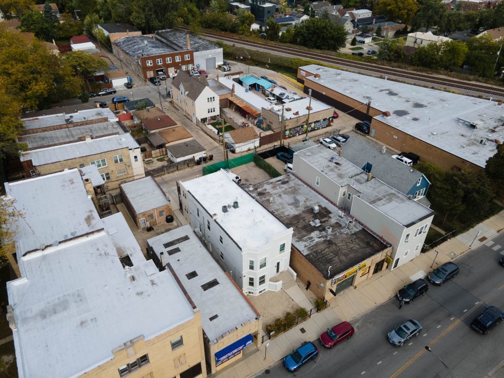 4350 W Belmont Avenue