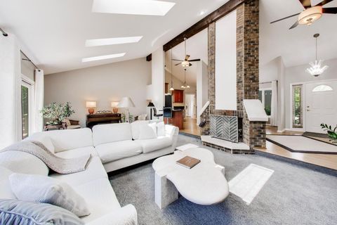 Tiny photo for 611 W Whiting Lane, Arlington Heights, IL 60004 (MLS # 12696680)