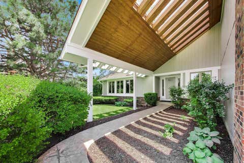 Tiny photo for 611 W Whiting Lane, Arlington Heights, IL 60004 (MLS # 12696680)