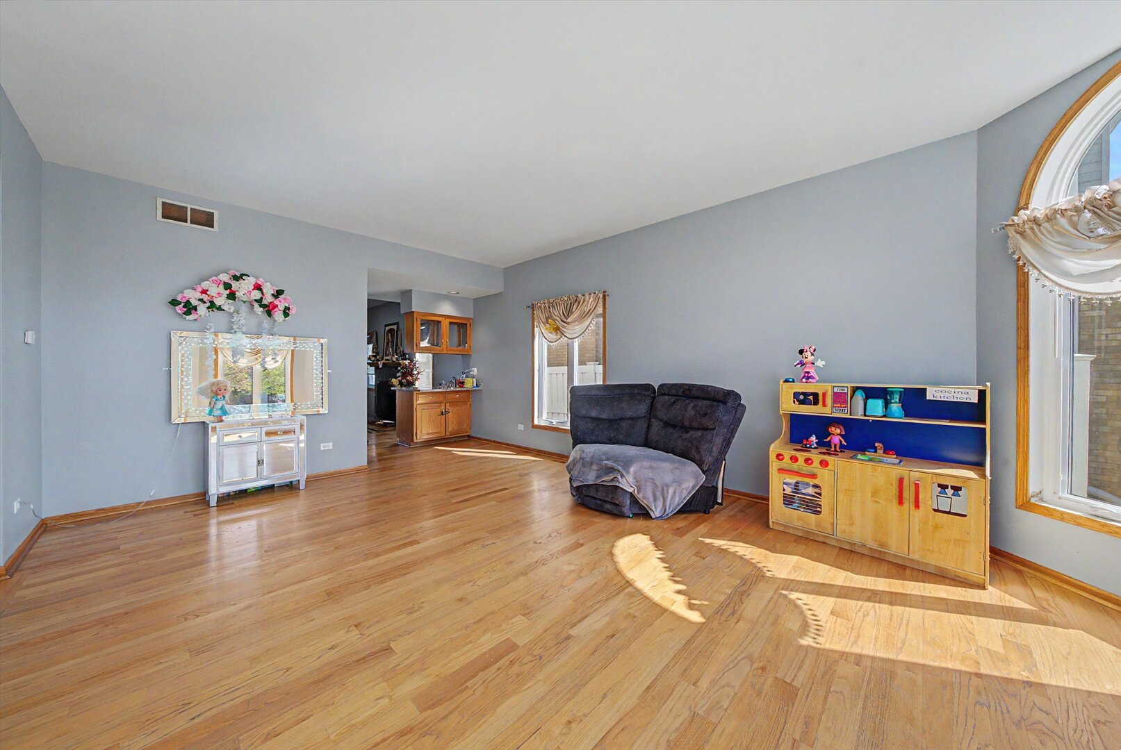 10745 LOCKWOOD Avenue