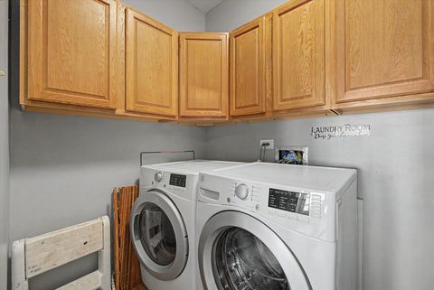 Tiny photo for 10745 LOCKWOOD Avenue, Oak Lawn, IL 60453 (MLS # 12623739)