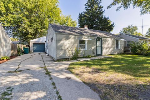 Tiny photo for 2419 Grape Street, Joliet, IL 60435 (MLS # 12474137)