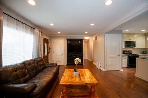 Tiny photo for 813 Parkside Court, Streamwood, IL 60107 (MLS # 12618635)