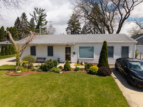 Photo of 813 Parkside Court, Streamwood, IL 60107 (MLS # 12618635)