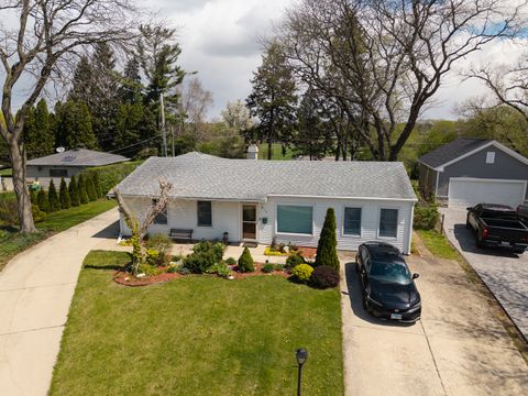 Tiny photo for 813 Parkside Court, Streamwood, IL 60107 (MLS # 12618635)