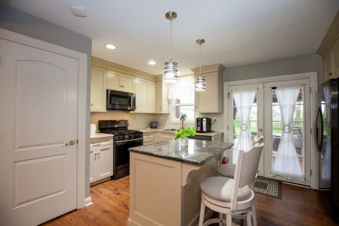 Tiny photo for 813 Parkside Court, Streamwood, IL 60107 (MLS # 12618635)