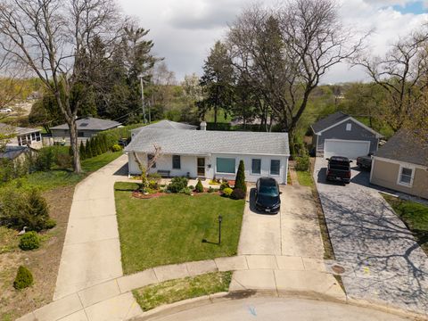 Tiny photo for 813 Parkside Court, Streamwood, IL 60107 (MLS # 12618635)
