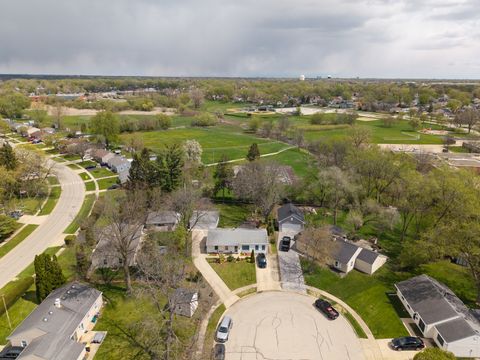 Tiny photo for 813 Parkside Court, Streamwood, IL 60107 (MLS # 12618635)