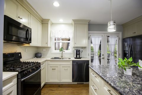 Tiny photo for 813 Parkside Court, Streamwood, IL 60107 (MLS # 12618635)