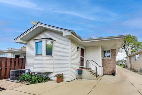 Tiny photo for 5004 N Knight Avenue, Norridge, IL 60706 (MLS # 12576618)