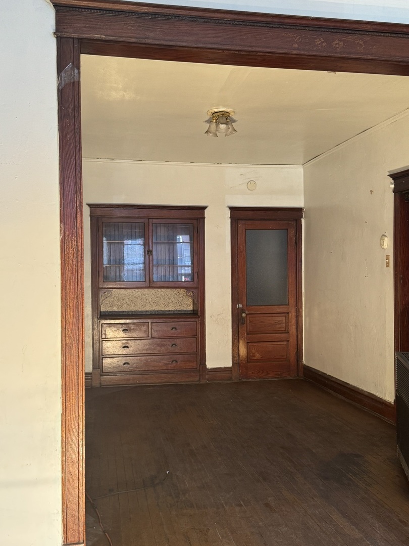 3019 W Cermak Road