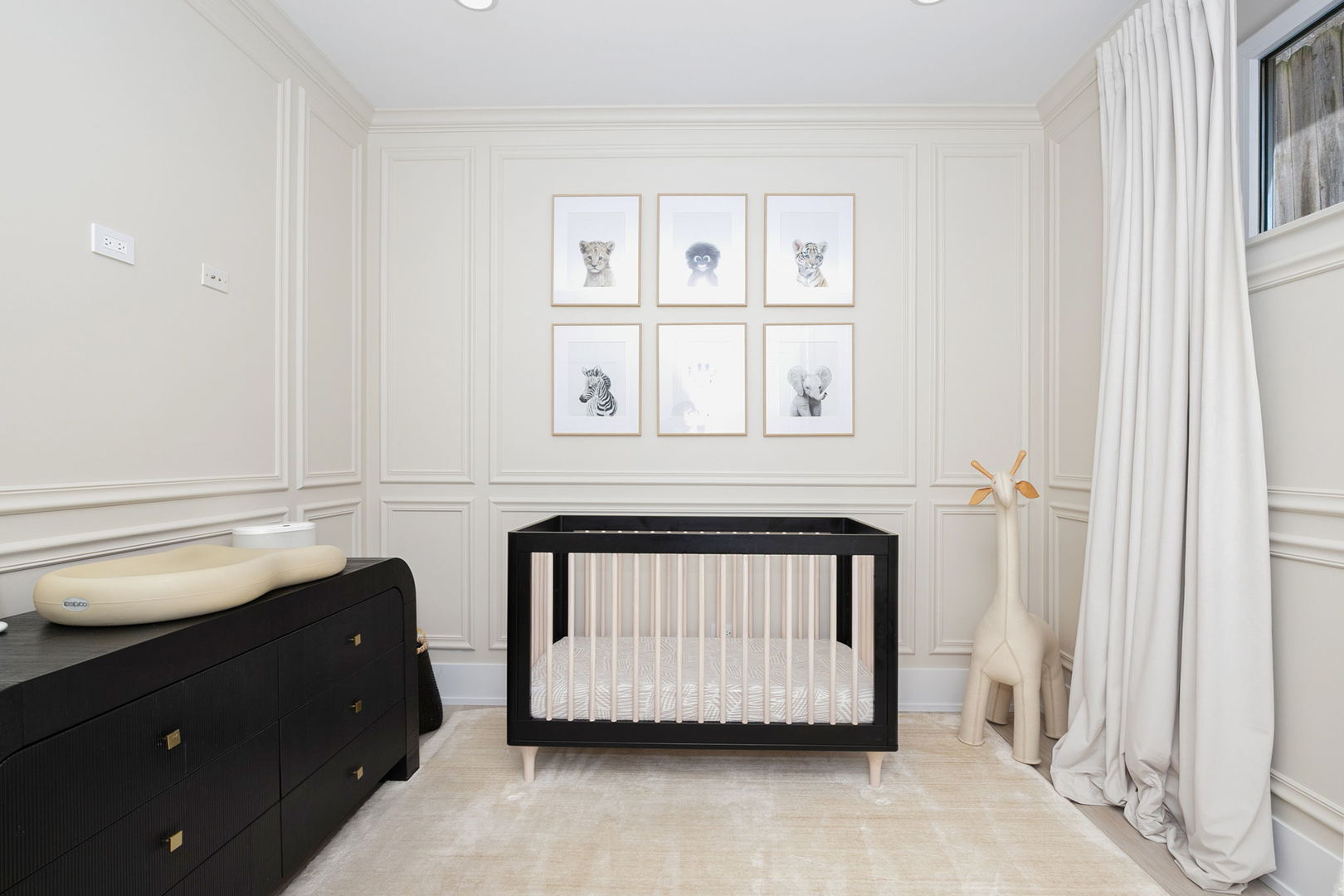 Chicago, Illinois 60647, United States, 3 Bedrooms Bedrooms, ,3 BathroomsBathrooms,Residential,Contingent,250895